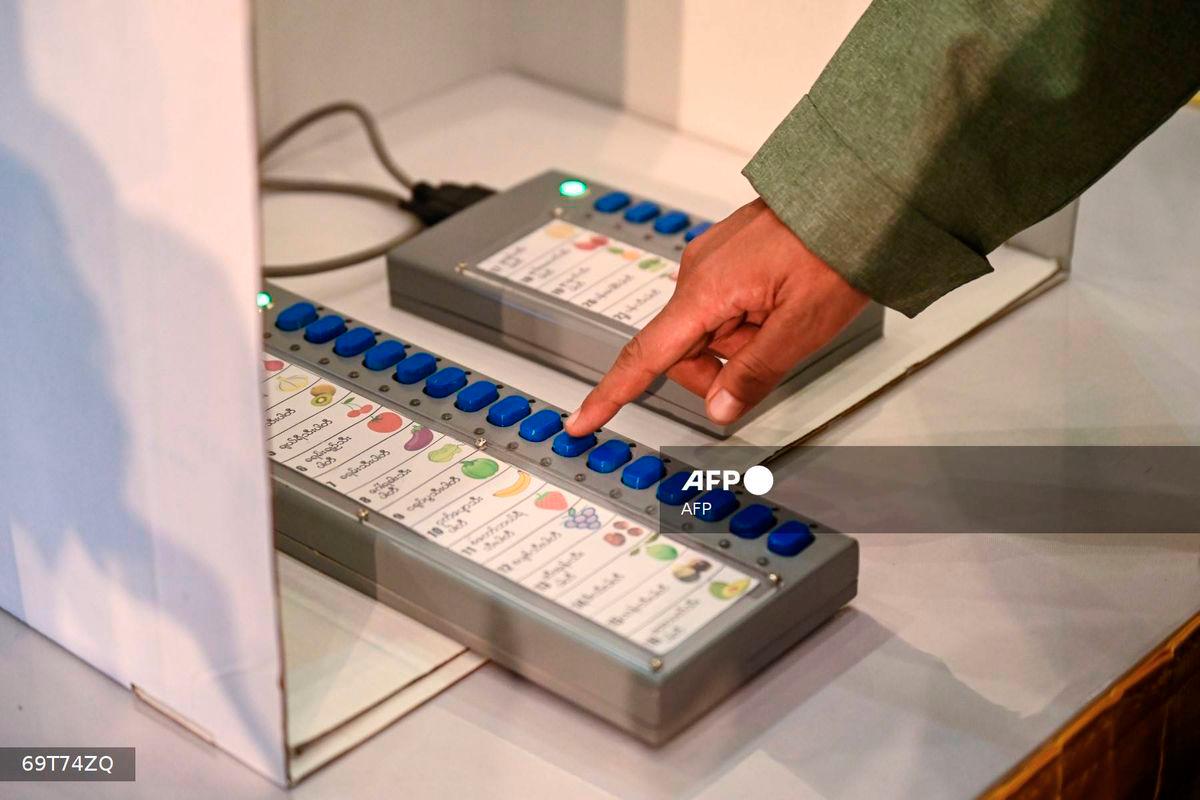 An official shows how to use a voting machine for future elections in Yangon on September 5, 2023. - AFP