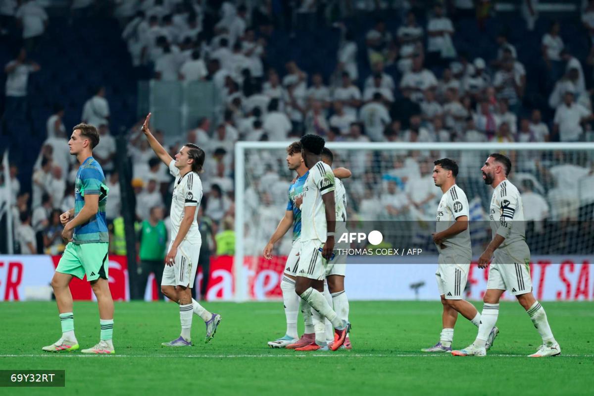 Real Madrid's Spanish defender #18 Alvaro Fernandez Carreras (2L) waves as he leaves the pitch with teammates at the end of the Spanish league football match between Real Madrid CF and CA Osasuna at Santiago Bernabeu Stadium in Madrid on August 19, 2025. - AFPPIX