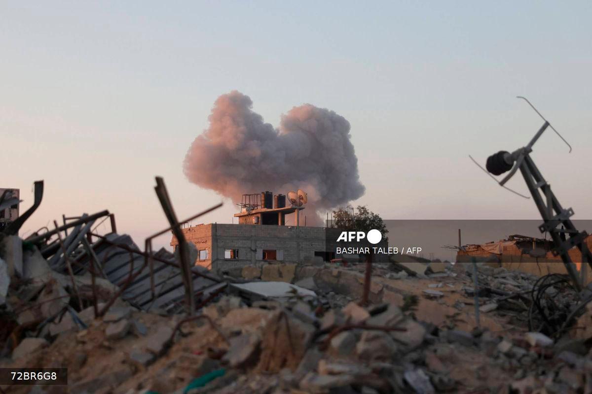 Smokes billows in Saftawi neighbourhood, west of Jabalia in the northern Gaza Strip, on August 24, 2025, amid the ongoing war between Israel and the Palestinian Hamas militant group. - AFP