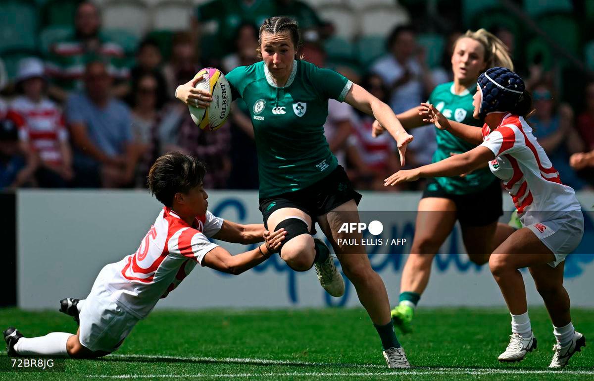 Ireland's centre Eve Higgins (C) breaks through Japan's defence to set up the team's fourth try during the Women’s Rugby World Cup pool C match between Ireland and Japan at Franklin's Gardens in Northampton, central England, on August 24, 2025. - AFP