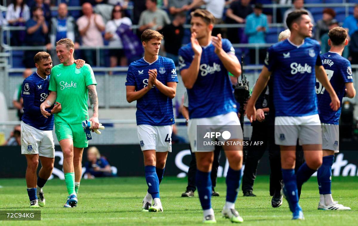 Everton's English midfielder #22 Kiernan Dewsbury-Hall (L) jokes with Everton's English goalkeeper #01 Jordan Pickford after the English Premier League football match between Everton and Brighton and Hove Albion at Hill Dickinson Stadium in Liverpool, north west England on August 24, 2025. - AFP