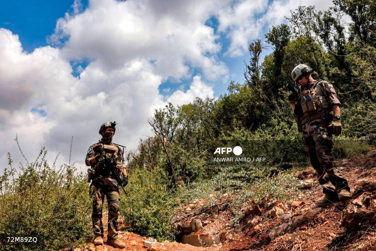 Peacekeepers of the United Nations Interim Force in Lebanon (UNIFIL) stand at a position formerly held Iran-backed Hezbollah in the Khraibeh Valley in el-Meri in south Lebanon on August 27, 2025. (Photo by ANWAR AMRO / AFP)