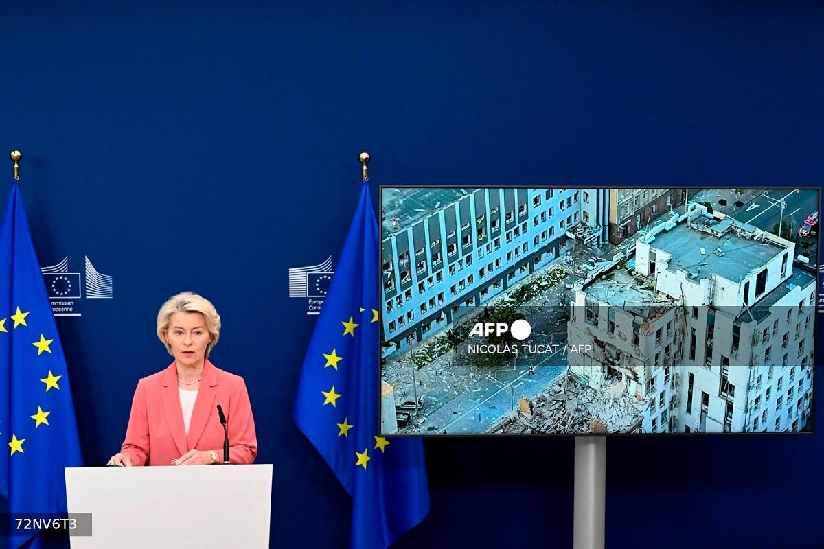 European Commission President Ursula Von der Leyen delivers a statement after a Russian missile and drone attack on apartment blocks of the Ukrainian capital Kyiv that killed at least 14 people, including three children, also hit the European Union mission’s building, at the EU headquarters in Brussels on August 28, 2025. - Nicolas TUCAT / AFP