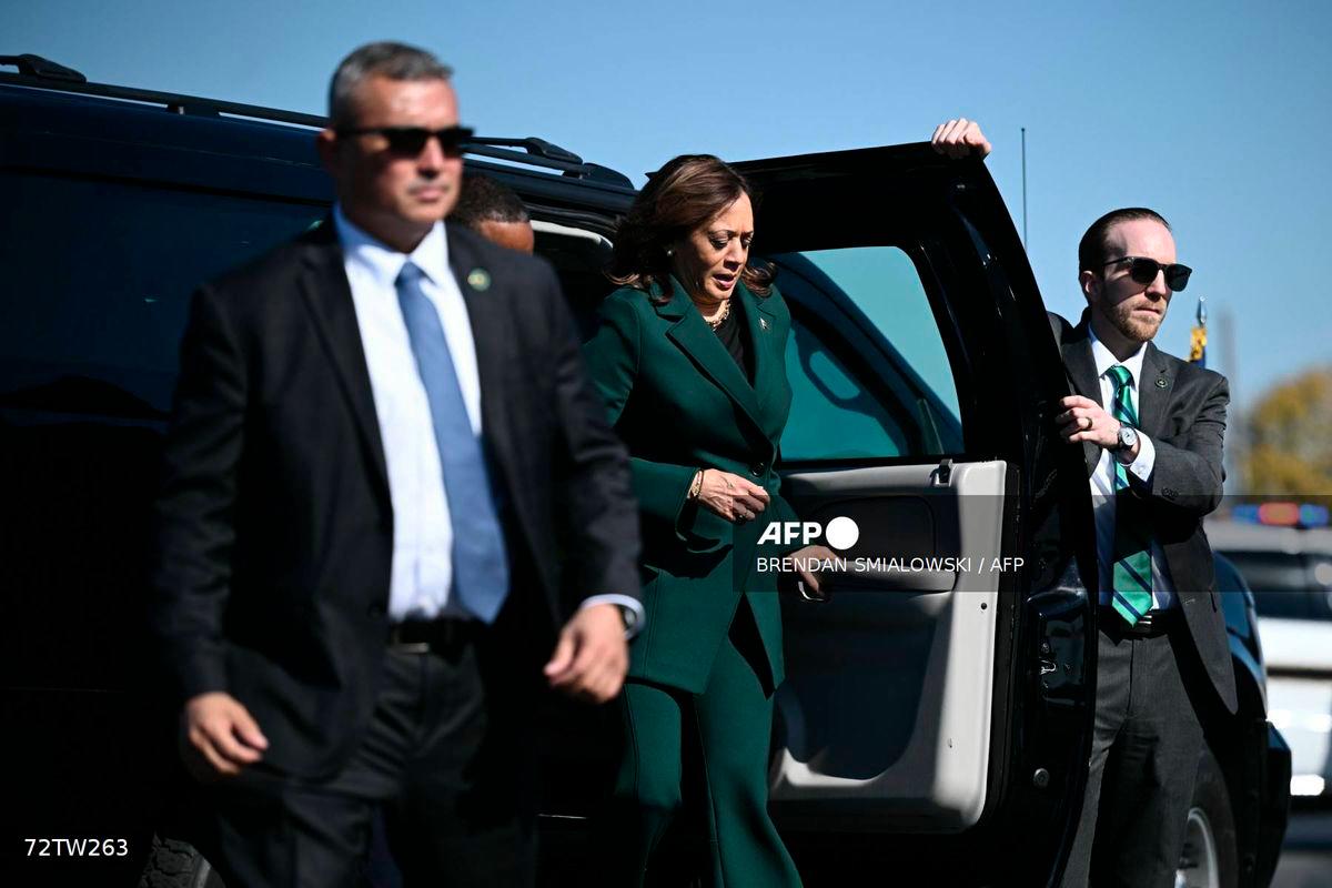 (FILES) US Vice President and Democratic presidential candidate Kamala Harris arrives to board Air Force Two at Philadelphia International Airport in Philadelphia, Pennsylvania, on October 21, 2024, enroute to Oakland County, Michigan. The Trump administration has withdrawn former vice president Kamala Harris’s Secret Service security protection, a White House official said on August 29, 2025. The administration terminated an extension approved by the-president Joe Biden for Harris, the Democratic presidential candidate whose customary six-month period of protection as ex-VP ended July 21, CNN reported.