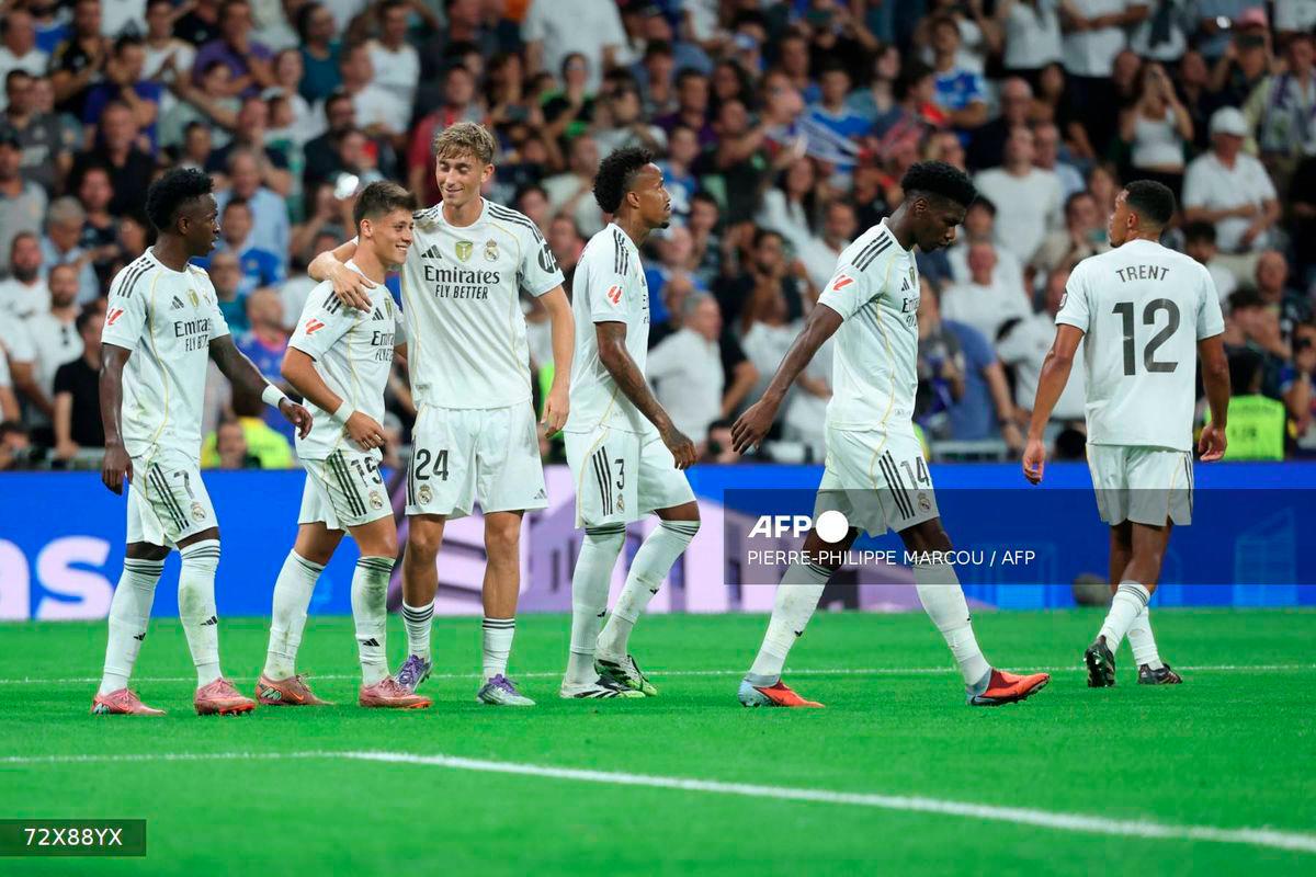 Real Madrid's Turkish midfielder #15 Arda Guler (2L) celebrates with teammates a goal that was later annulled during the Spanish league football match between Real Madrid CF and Real RCD Mallorca at the Santiago Bernabeu stadium in Madrid on August 30, 2025. - AFP