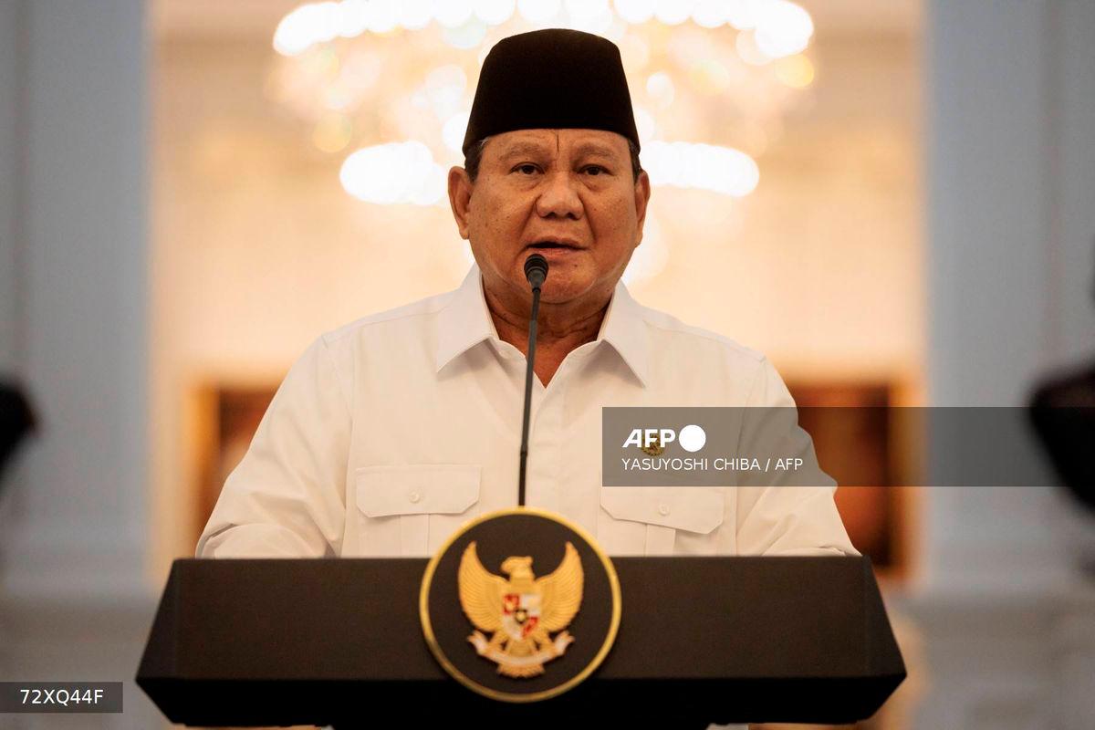 Indonesia’s President Prabowo Subianto speaks about a recent wave of nationwide protests during a press conference alongside political party leaders at the Presidential Palace in Jakarta on August 31, 2025. (Photo by YASUYOSHI CHIBA / AFP)