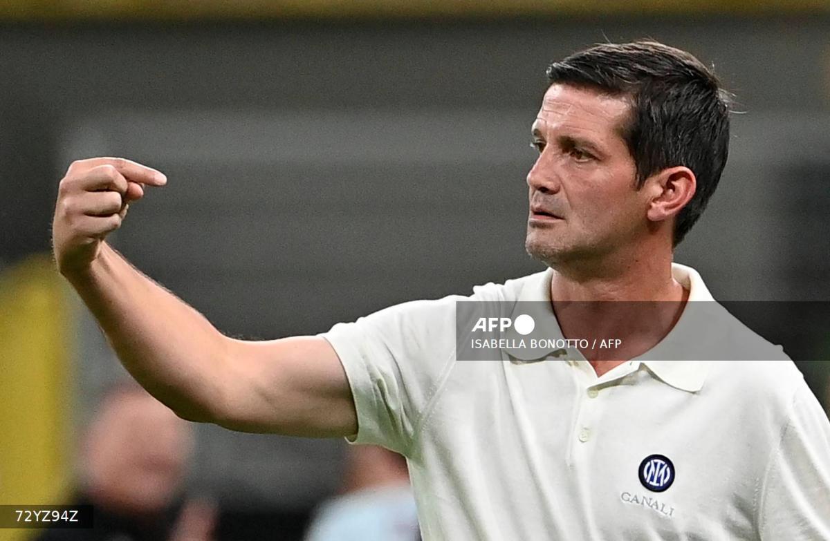 Inter Milan's Romanian head coach Cristian Chivu gestures during the Italian Serie A football match between Inter Milan and Udinese at San Siro stadium in Milan on August 31, 2025. - AFPPIX