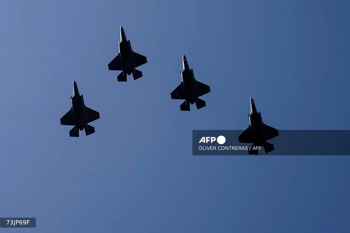 F-35 fighter aircrafts fly over the White House during Polish President Karol Nawrocki's visit in Washington, DC on September 3, 2025. - AFP