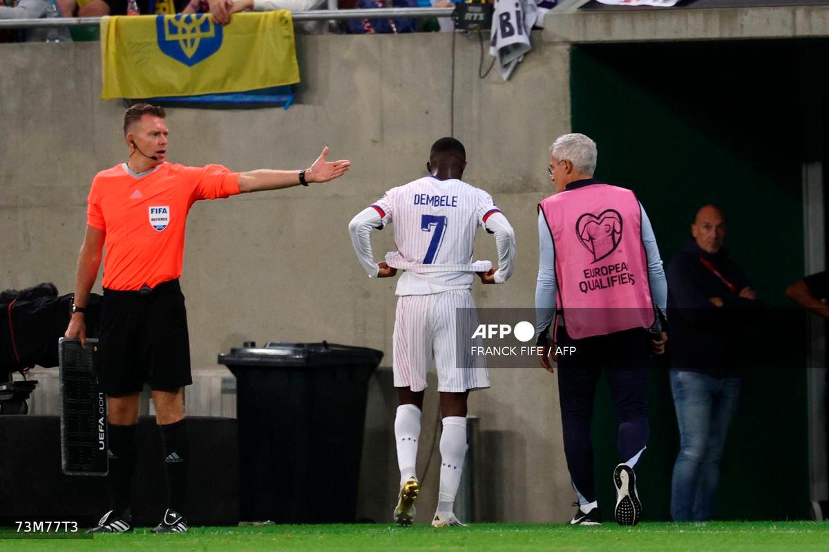 France’s forward #07 Ousmane Dembele leaves the pitch after injury during the 2026 World Cup qualifiers Europe zone group D football match between Ukraine and France, on September 5, 2025 in Wroclaw, Poland. (Photo by FRANCK FIFE / AFP)
