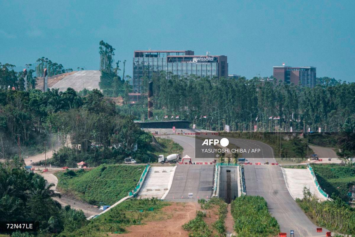 This picture taken on August 16, 2025, shows the building of Swissotel Nusantara in Ibu Kota Nusantara (IKN), the planned new capital of Indonesia, East Kalimantan. A year after it was inaugurated, Indonesia's would-be new capital Nusantara attracts tourists and construction workers, but most of its architecturally arresting presidential palace and freshly built avenues sit silent. - AFP