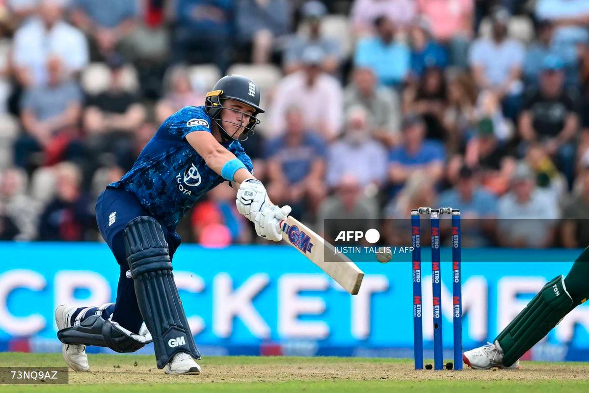 England’s Jacob Bethell swings at a ball from South Africa’s Keshav Maharaj during the third One Day International (ODI) cricket match between England and South Africa at the Utilita Bowl cricket ground, in Southampton, on the south coast of England on September 7, 2025. (Photo by JUSTIN TALLIS / AFP)