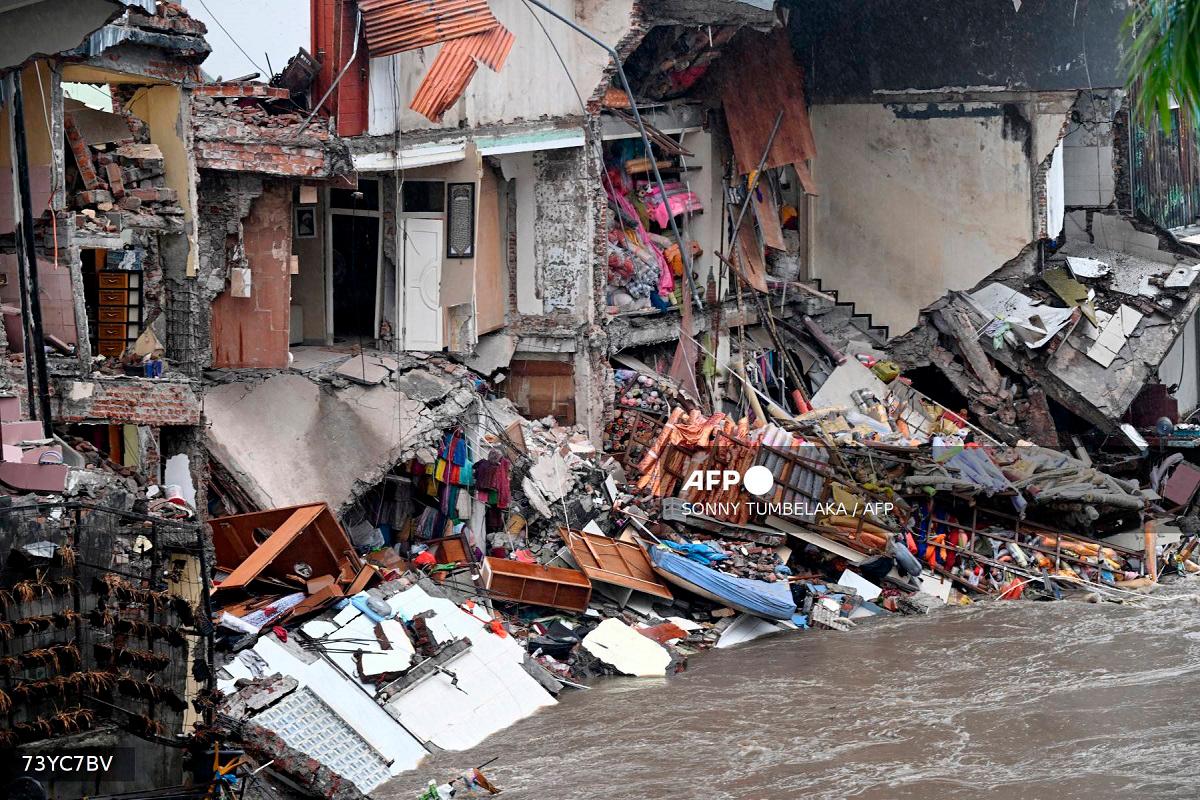 Damaged and collapsed houses due to flooding are seen following heavy rain in Denpasar, Indonesia’s Bali island, on September 10, 2025. - SONNY TUMBELAKA / AFP