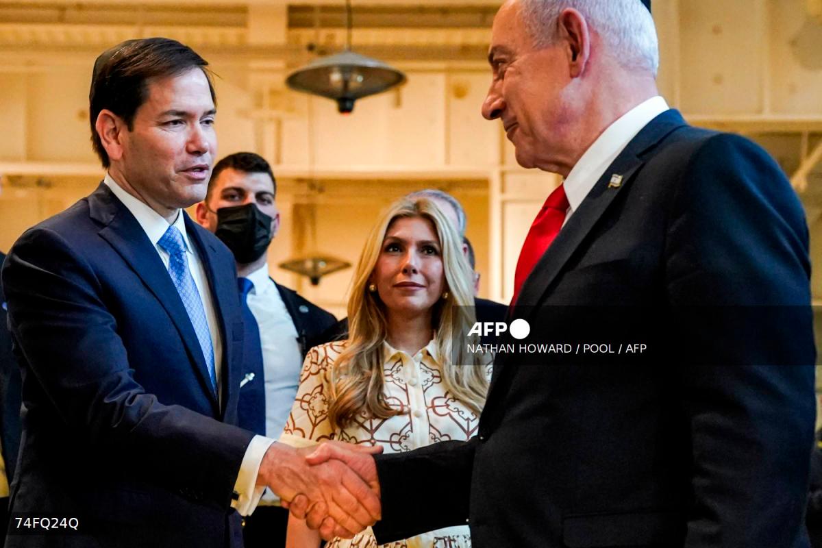 US Secretary of State Marco Rubio (L) and Israel’s Prime Minister Benjamin Netanyahu (R) visit the Western Wall Tunnels, underneath the Jewish holy site, in the old city of Jerusalem on September 14, 2025. - Nathan Howard / POOL / AFP