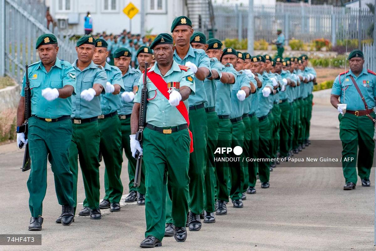 A handout photo released by the Government of Papua New Guinea on September 14, 2025 shows soldiers marching for a guard of honour ceremony at Port Moresby International Airport. Photo by Handout / Government of Papua New Guinea / AFP