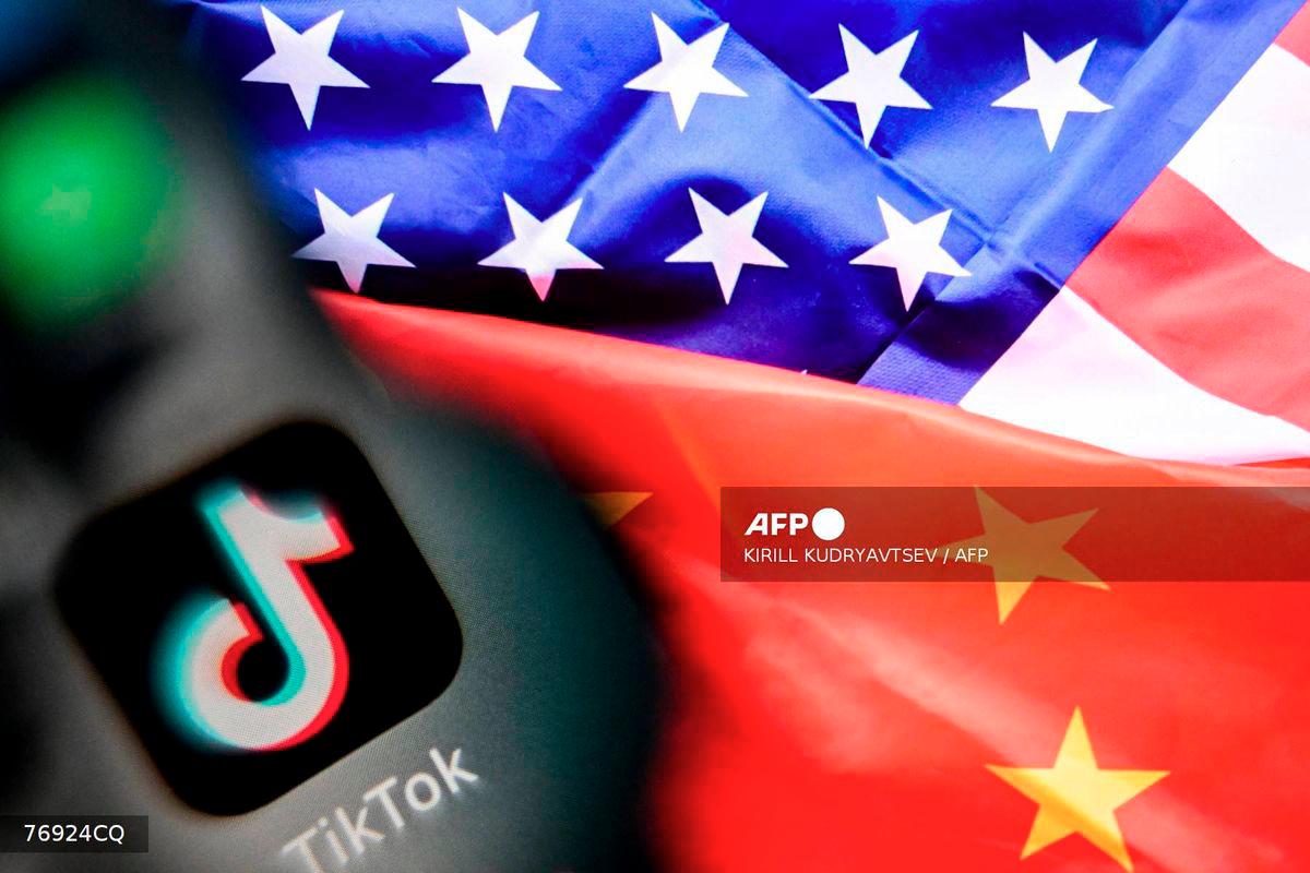 (FILES) A photo taken on April 10, 2025 shows the Chinese social networking service TikTok's logo on a smartphone screen (L) and US and China flags combo illustration on a laptop screen in Frankfurt am Main, western Germany. - AFP