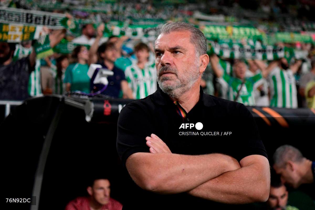 Nottingham Forest's Australian coach Ange Postecoglou looks on prior the UEFA Europa League 1st round day 1 football match between Real Betis and Nottingham Forest at the Benito Villamarin stadium in Seville on September 24, 2025. - AFP