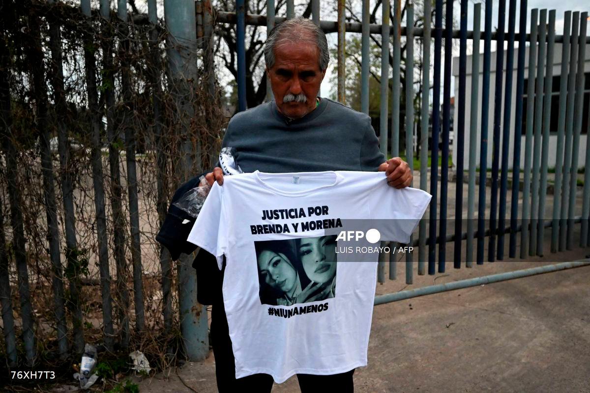 Antonio Del Castillo, grandfather of Brenda del Castillo and Morena Verdi, holds a shirt with their image demanding justice for their murder in La Tablada, on the outskirts of Buenos Aires, on September 26, 2025. (Photo by Luis ROBAYO / AFP)