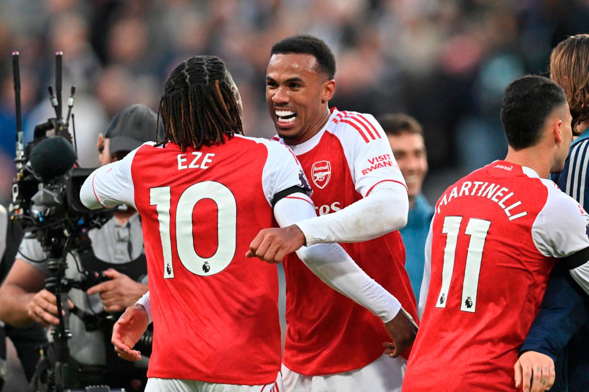 Arsenal’s defender Gabriel Magalhaes (C) celebrates on the pitch after the English Premier League football match between Newcastle United and Arsenal at St James’ Park in Newcastle-upon-Tyne, north east England on September 28, 2025. Arsenal won the game 2-1. - AFP