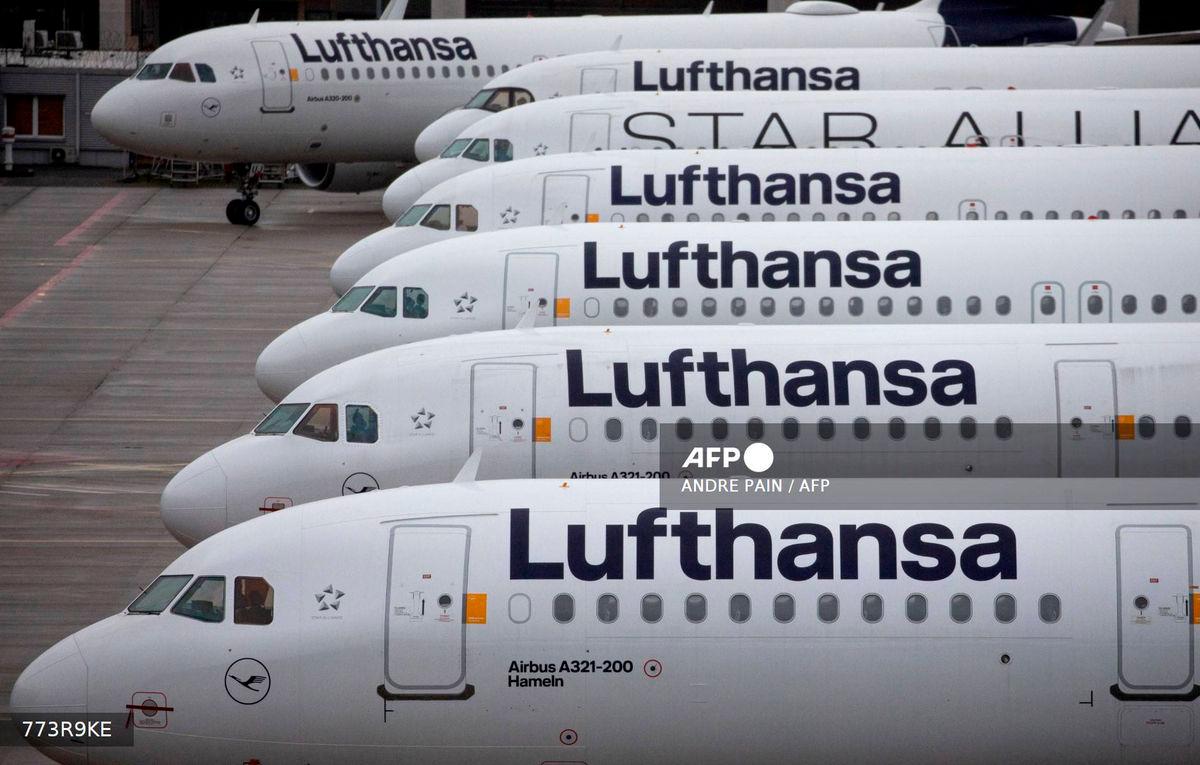 (FILES) Planes of German airline Lufthansa are seen parked during a strike at Frankfurt Airport in Frankfurt am Main, western Germany, on February 17, 2023. (Photo by ANDRE PAIN / AFP)