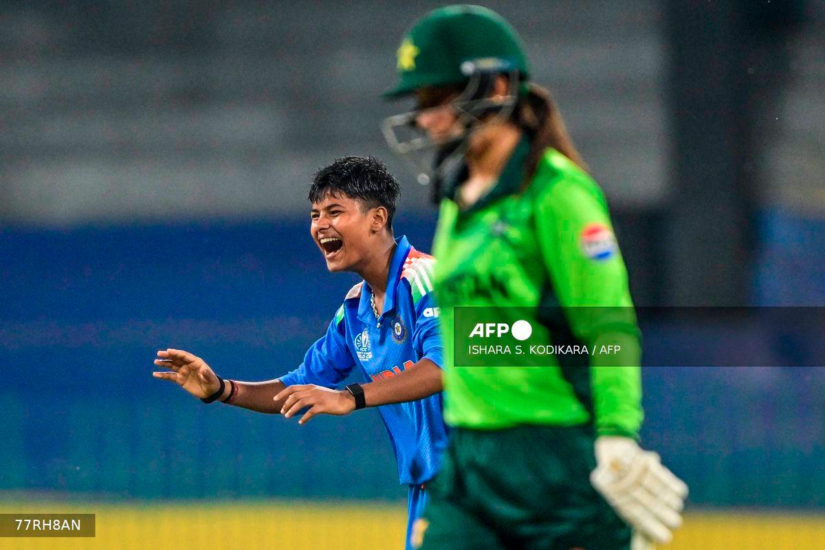 India's Kranti Goud (L) celebrates after taking the wicket of Pakistan's Aliya Riaz (R) during the ICC Women's Cricket World Cup 2025 one-day international (ODI) match between India and Pakistan at the R. Premadasa International Cricket Stadium in Colombo on October 5, 2025. - AFP