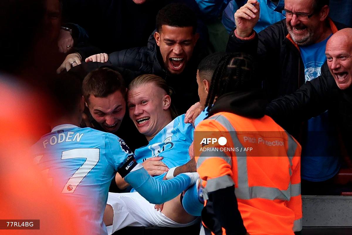 Manchester City's Norwegian striker #09 Erling Haaland celebrates scoring the team's first goal during the English Premier League football match between Brentford and Manchester City at the Gtech Community Stadium in London on October 5, 2025. - AFP