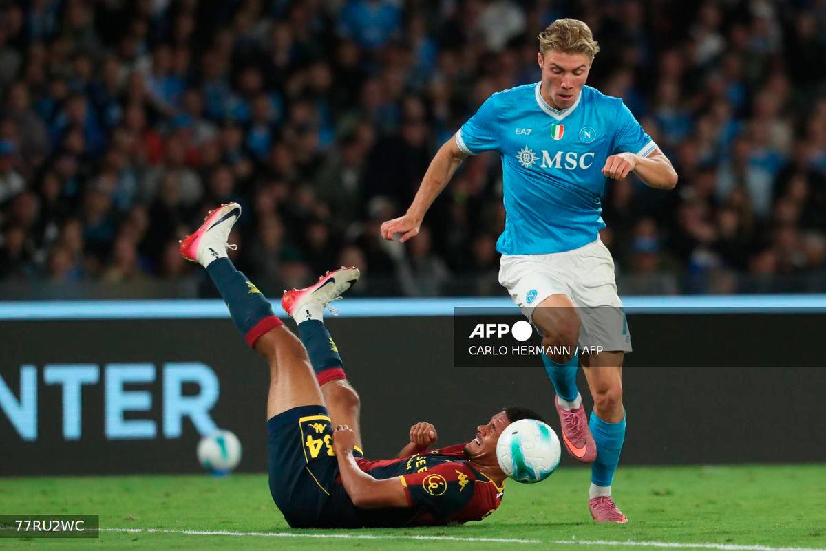 Napoli's Danish forward #19 Rasmus Hojlund fights for the ball with Genoa's Danish defender #34 Sebastian Otoa during the Italian Serie A football match between SSC Napoli and Genoa CFC at the Diego Armando Maradona Stadium on October 5, 2025. - AFP