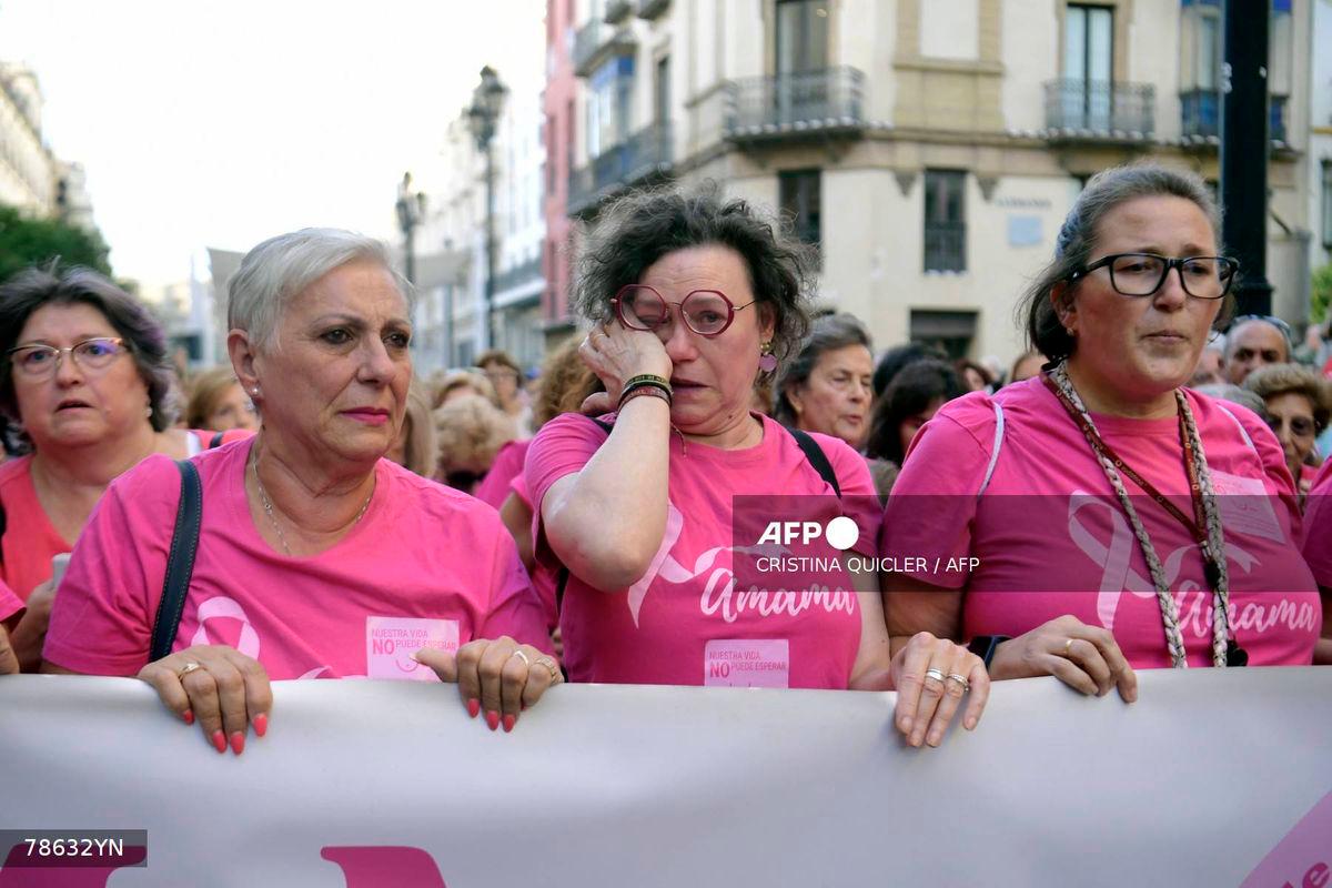 Members of the AMAMA breast cancer association take part in a protest over breast cancer screening failures, in Seville, on October 8, 2025. (Photo by CRISTINA QUICLER / AFP)