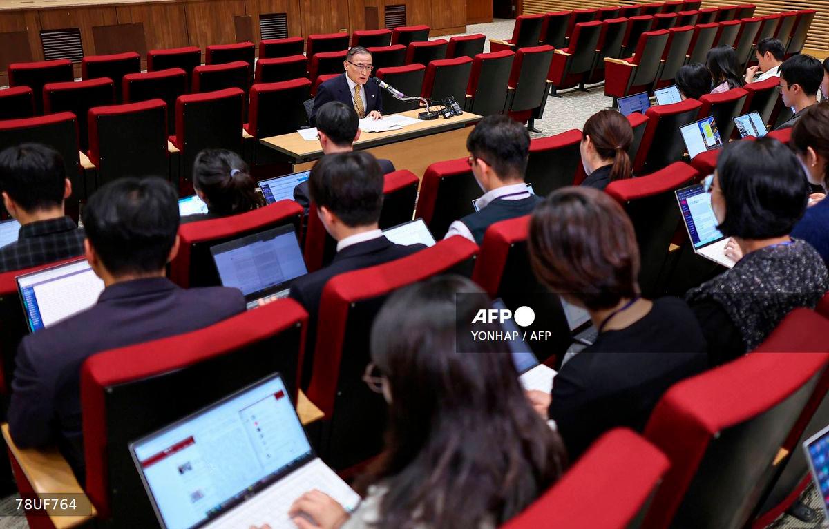 South Korea’s National Security Advisor Wi Sung-lac (C, top) speaks during a press conference at the Presidential Office in Seoul on October 15, 2025. Photo by - / YONHAP / AFP