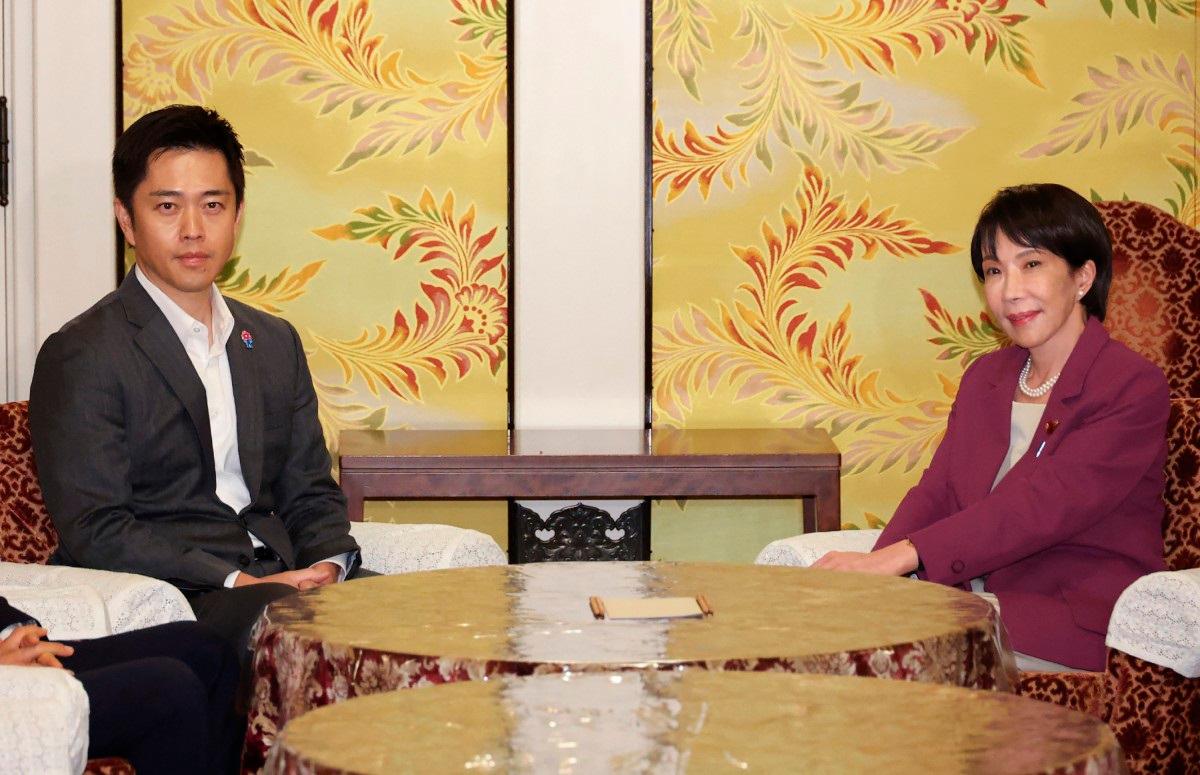 Liberal Democratic Party (LDP) President Sanae Takaichi (R) and head of the major opposition Japan Innovation Party Hirofumi Yoshimura. - AFPpix