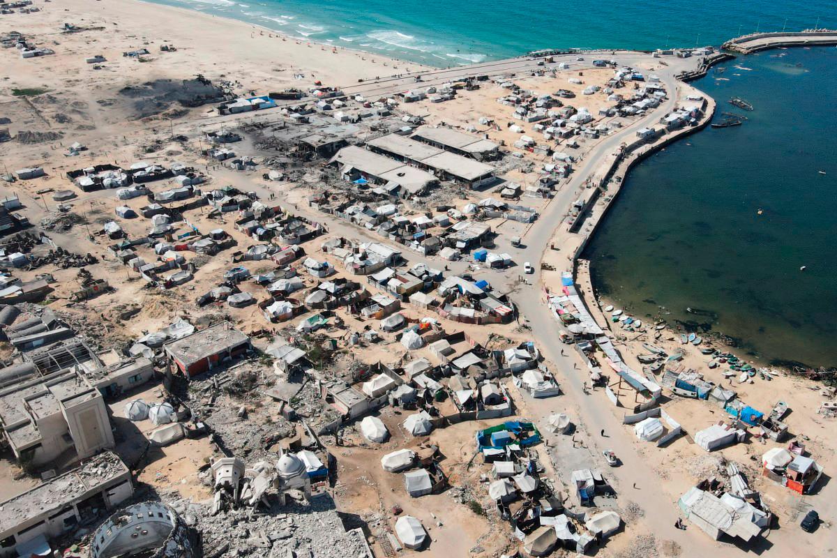 An aerial view shows tents sheltering displaced Palestinians in the war-damaged area surrounding Gaza City’s port on October 20, 2025, during a US-brokered ceasefire between Israel and Palestinian factions. - AFP