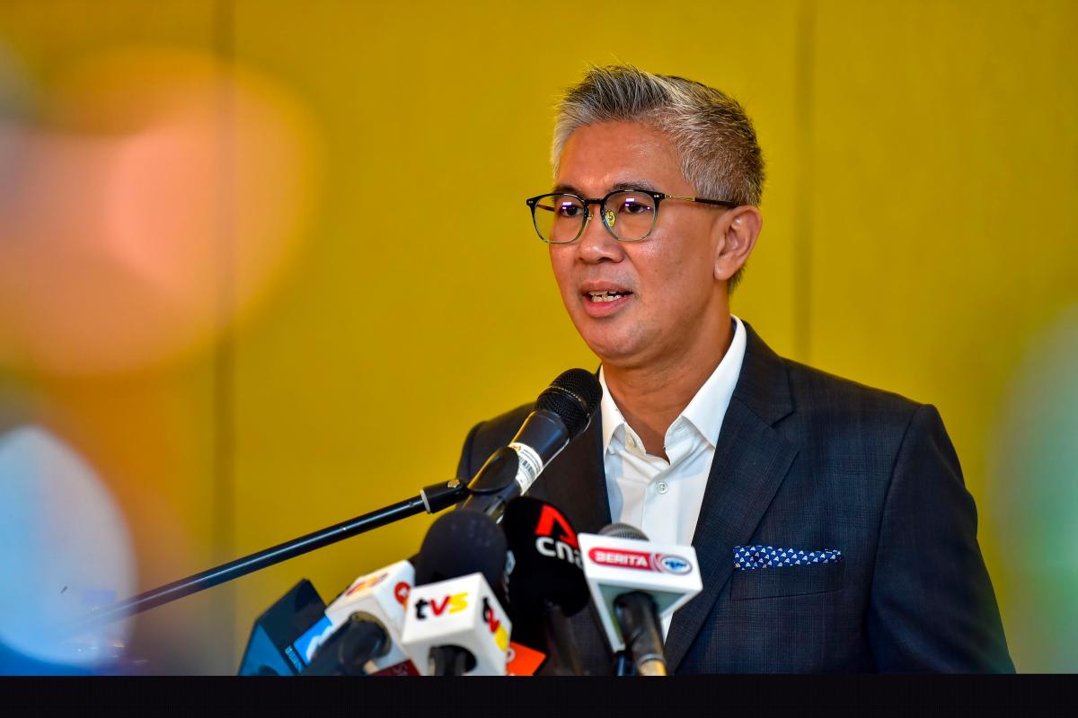 Tengku Zafrul speaking at a press conference to present the Ministry of Investment, Trade and Industry’s second-quarter report card in Kuala Lumpur today. – Bernamapic