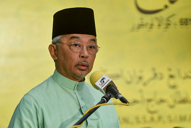 King decrees all Malaysians to obey movement control order