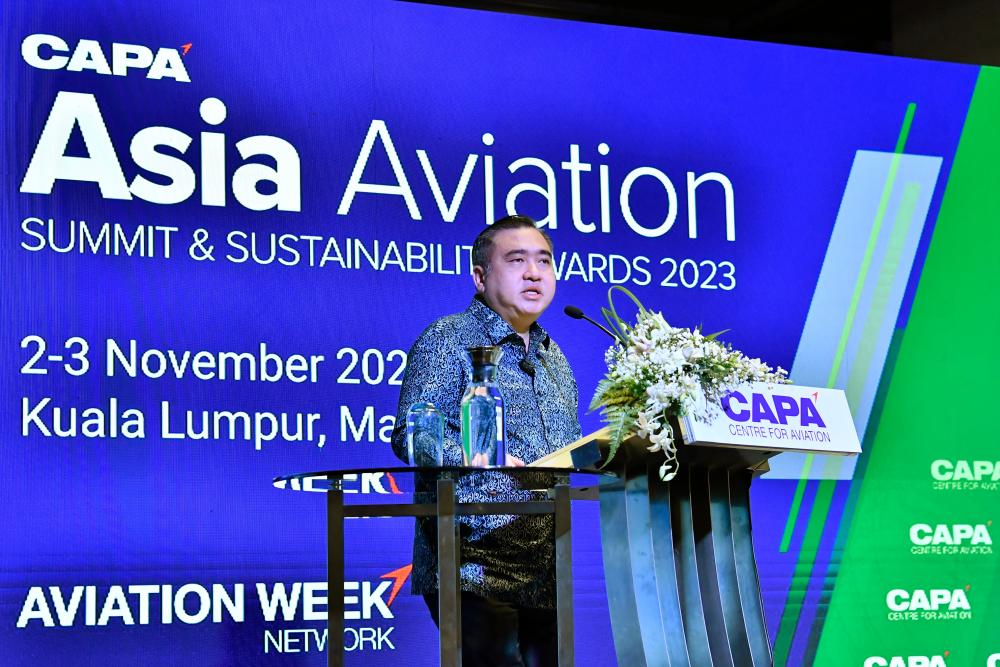 Loke delivering a keynote address at the Asia Aviation Summit and Sustainability Awards 2023 at the Kuala Lumpur International Airport today. – Bernamapic