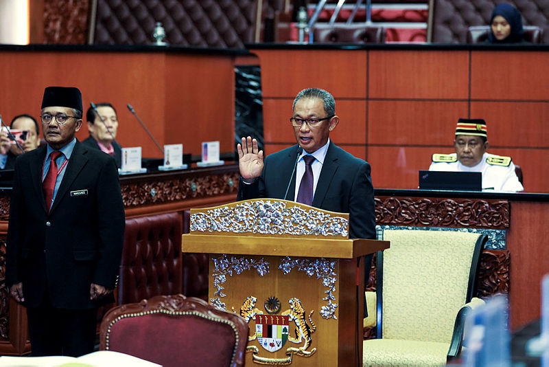 Seremban PKR chief Dr Ahmad Azam Hamzah (C), during his swearing in ceremony at the Dewan Negara, on May 9, 2019. — Bernama