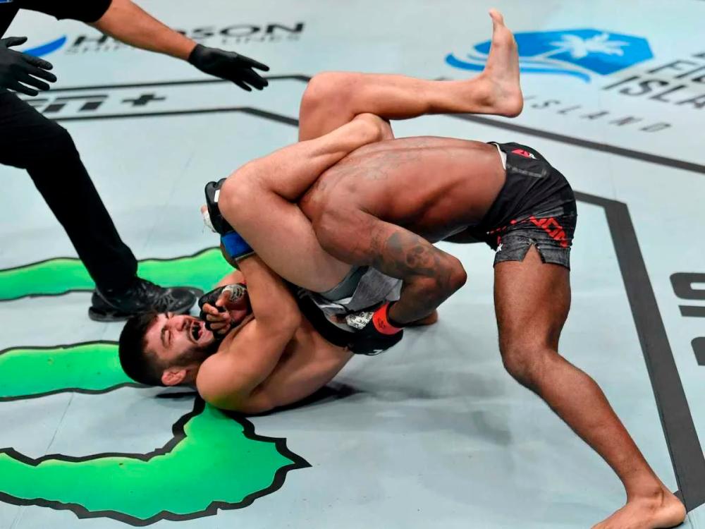 $!Amir Albazi (left) locks his opponent in a triangle choke. – essentiallysports
