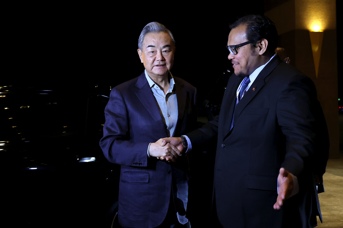Chinese Foreign Affairs Minister Wang Yi arrives in Malaysia to attend the 58th ASEAN Foreign Ministers’ Meeting (AMM) and Related Meetings. - BERNAMA