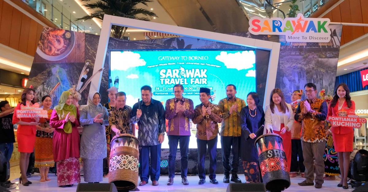 The new routes were unveiled during Sarawak Travel Fair in Pontianak, organised by the Sarawak Tourism Board. – AirAsia pic