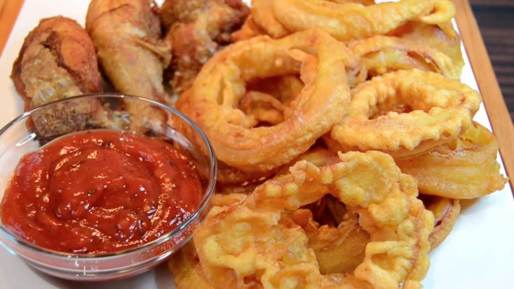 $!Onion rings contribute a crispy texture and a hint of flavour to each bite. – PIC FROM YOUTUBE @ANISFOOD