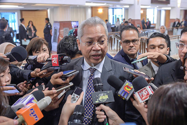 Umno: Stop bugging the PM on transition date, let him work