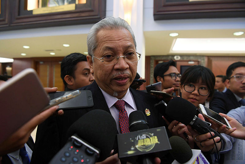 Hishammuddin, Khairy could be answer to Umno’s leadership woes, says Annuar