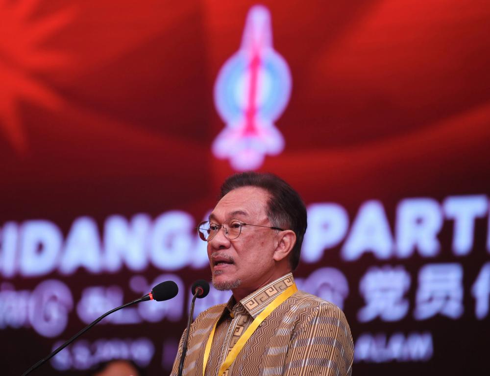 PKR President Datuk Seri Anwar Ibrahim speaks at the 2019 DAP congress on May 5, 2019.- Bernama