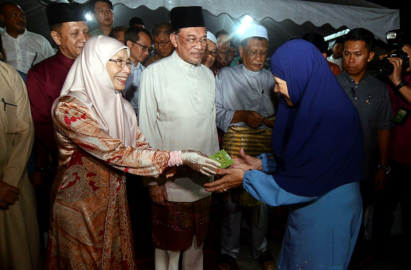 PKR president Datuk Seri Anwar Ibrahim (2nd L) and Deputy Prime Minister Datuk Seri Dr Wan Azizah Wan Ismail (L) during the Hari Raya dinner at Masjid Kubang Semang, on June 7, 2019. — Bernama