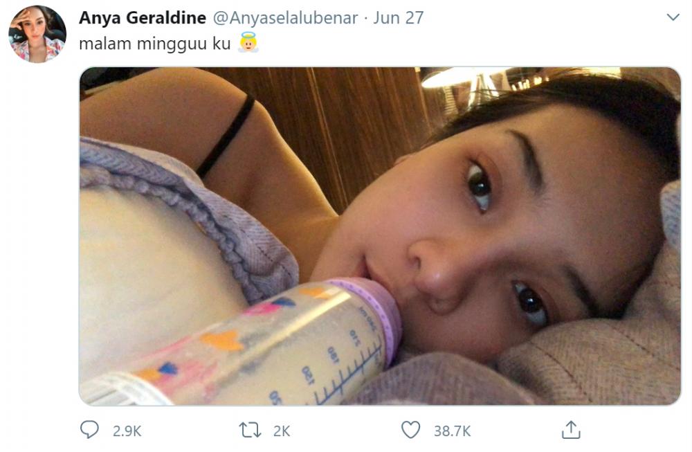$!Indonesian actress Anya Geraldine still drinks from milk bottle