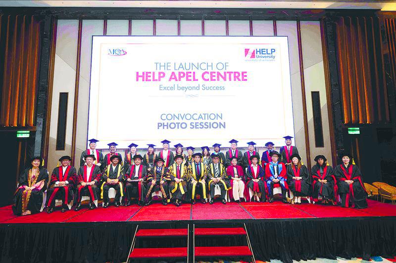 The cohort of HELP University APEL graduates at their convocation photo session