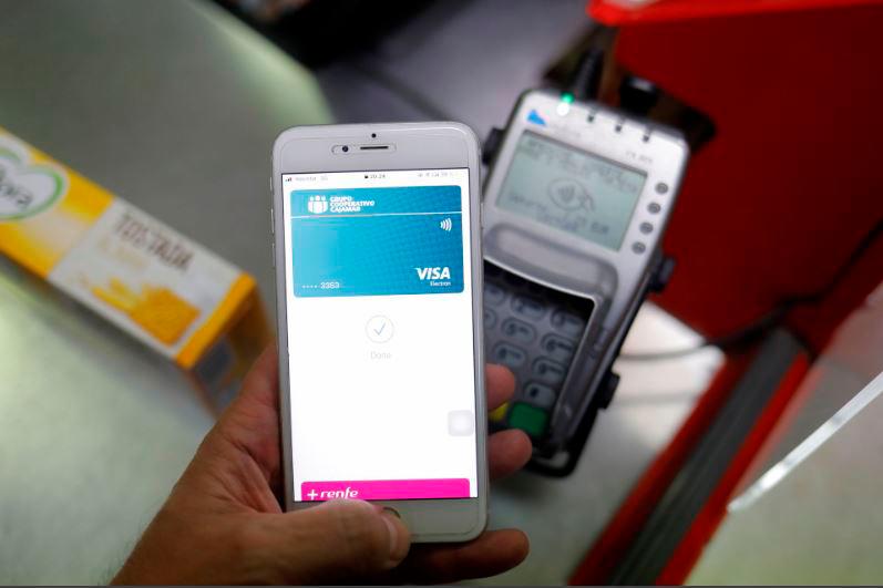 A shopper uses the mobile payment service Apple Pay at a supermarket. REUTERSPIX