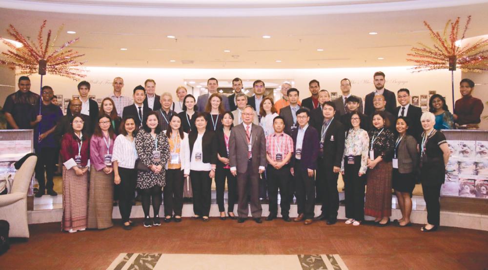 BERJAYA UC chief executive and vice-chancellor Emeritus Prof. Walter Wong (centre) with FRIENDS delegates from the 16 higher learning institutions.