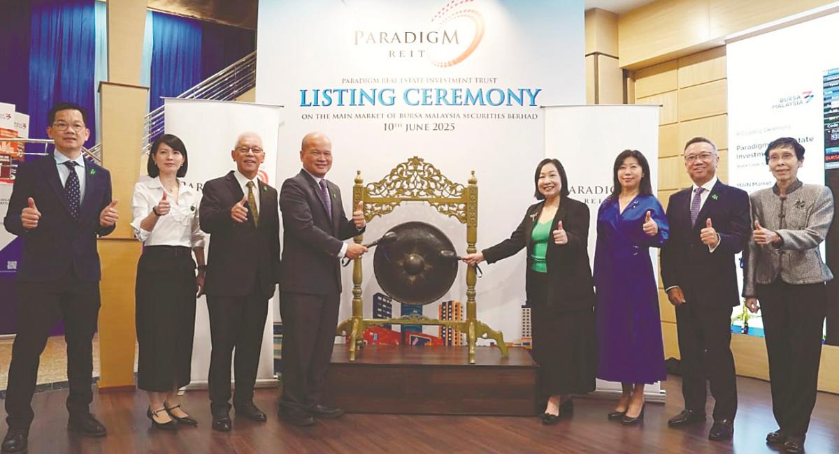 From left: Chong, Paradigm REIT Management non-independent non-executive director Lai Cheng Yee, WCT Holdings group managing director Datuk Lee Tuck Fook, Shahril Ridza, Chua and independent non-executive directors Datuk Ng Wan Peng, Kua Choo Kai and Dr Lee Khuan Eoi.
