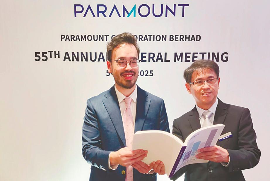 Paramount Corporation deputy group CEO Benjamin Teo Jong Hian (left) and Chew after the company’s AGM.