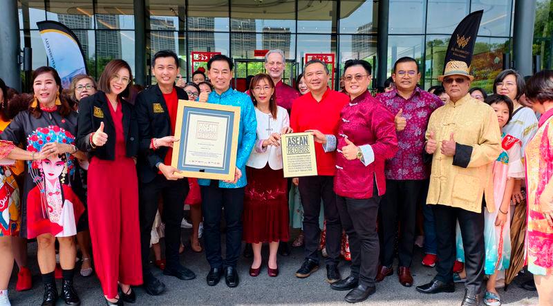 Dato’Dr.Colin Lee, Managing Director of KLWC &amp; Dato’Sri Dr.Vincent Tiew, Executive Director of KLWC received the ASEAN RECORD Certificate and witnessed by Y.B. Puan Teresa Kok Suh Sim, Member of Parliament (MP) for Seputeh &amp; En. Mohd Amirul Rizal Abdul Rahim, Head of Secretariat Visit Malaysia 2026 &amp; Y.B. Tuan Ng Sze Han, EXCO of Investment, Trade, and Mobility at the Selangor State Government.