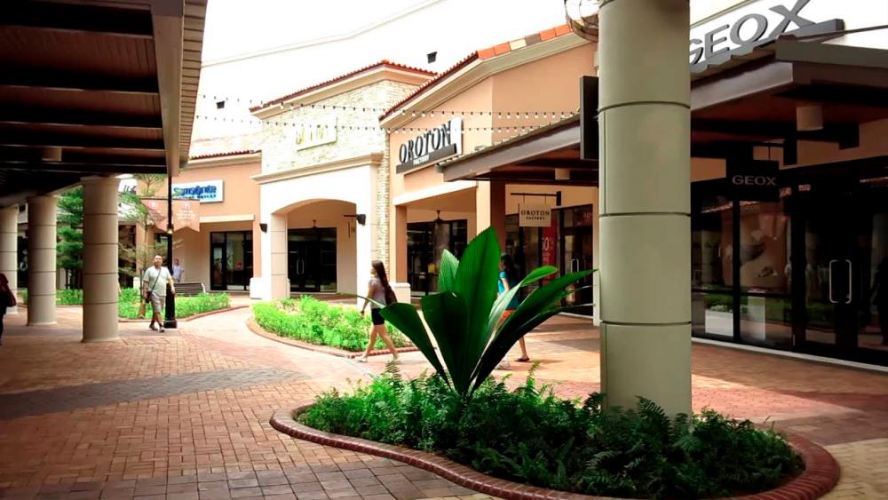 $!Johor Premium Outlets offers discounts on luxury brands and designer goods. – PIC FROM YOUTUBE @Asianexplorer